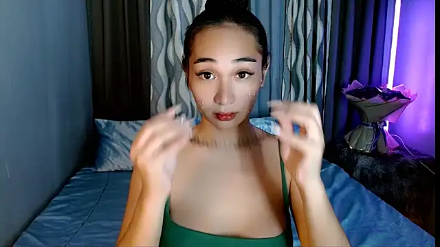 SweetLilly 18 online show from 05-13-26, 02:42