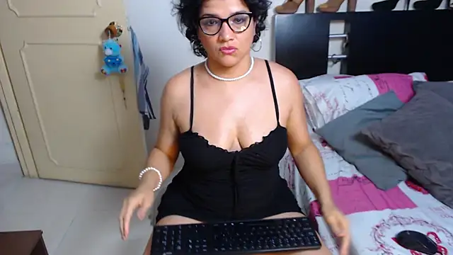 Snapshot of GlendaStarx chatting on 02-13-25, 09:17 GlendaStarx online show from 02-13-25, 09:17