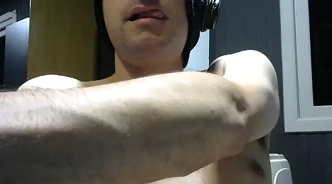 Snapshot of gauchors20 chatting on 01-05-25, 03:00 gauchors20 online show from 01-05-25, 03:00