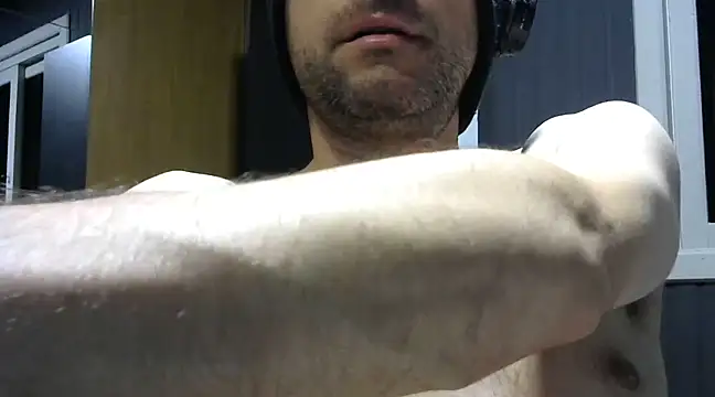 Snapshot of gauchors20 chatting on 02-08-25, 03:41 gauchors20 online show from 02-08-25, 03:41