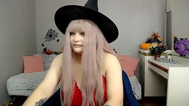 Estheri online show from 10-31-25, 07:09