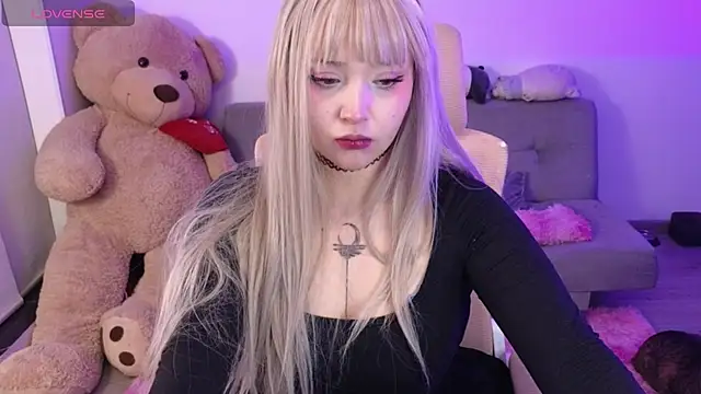 KuroChan420 online show from 04-19-26, 03:39