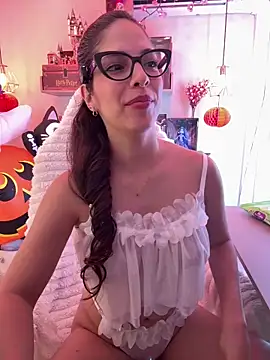 Snapshot of Zoe_Bae chatting on 10-22-25, 08:41 Zoe Bae online show from 10-22-25, 08:41