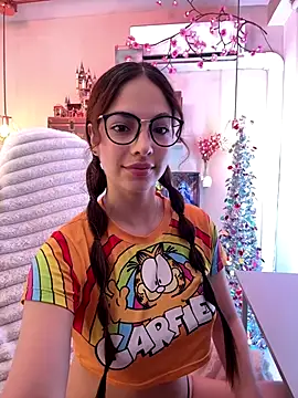 Snapshot of Zoe_Bae chatting on 12-13-25, 11:21 Zoe Bae online show from 12-13-25, 11:21