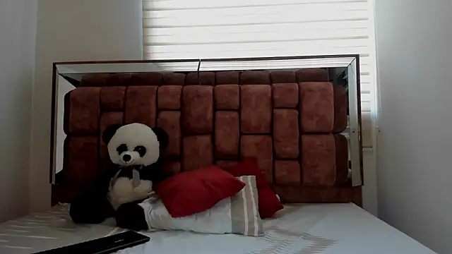 Snapshot of SexyCaitlynHot chatting on 12-10-24, 08:05 SexyCaitlynHot online show from 12-10-24, 08:05