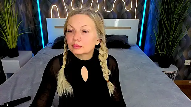 Abby Moore  online show from 04-25-26, 12:52