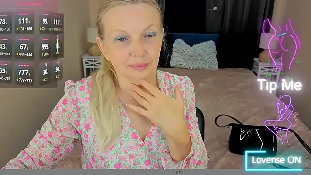 Snapshot of Abby_Moore_ chatting on 06-19-26, 06:40 Abby Moore online show from 06-19-26, 06:40