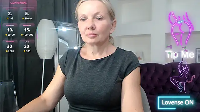 Snapshot of Abby_Moore_ chatting on 07-05-26, 12:12 Abby Moore online show from 07-05-26, 12:12