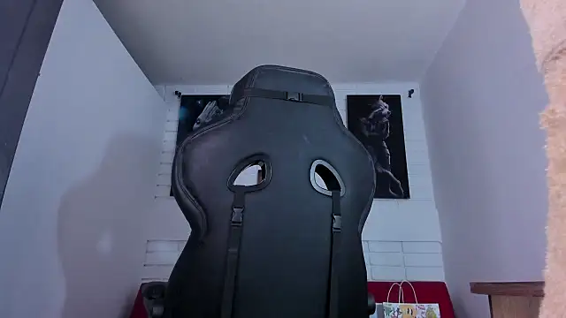 Snapshot of AlanNaughty chatting on 01-03-25, 12:22 AlanNaughty online show from 01-03-25, 12:22