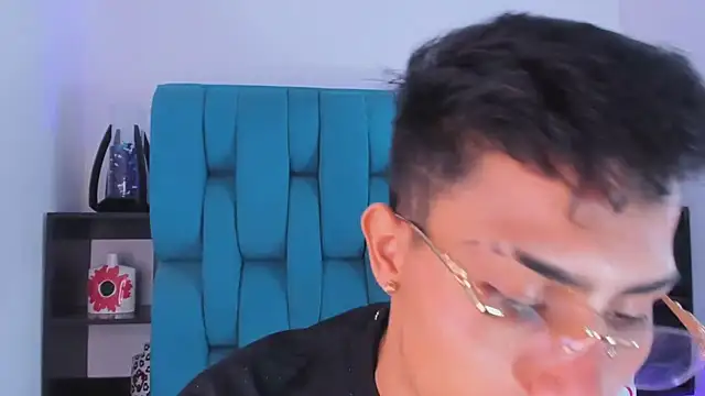 Snapshot of AlanNaughty chatting on 01-12-25, 10:22 AlanNaughty online show from 01-12-25, 10:22