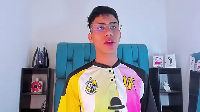 Snapshot of AlanNaughty chatting on 01-19-25, 09:13 AlanNaughty online show from 01-19-25, 09:13