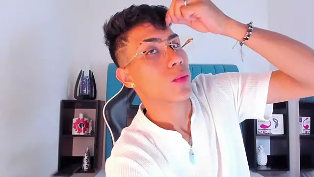 Snapshot of AlanNaughty chatting on 01-22-25, 08:59 AlanNaughty online show from 01-22-25, 08:59