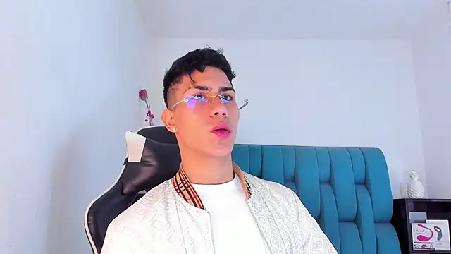 Snapshot of AlanNaughty chatting on 03-11-25, 07:58 AlanNaughty online show from 03-11-25, 07:58