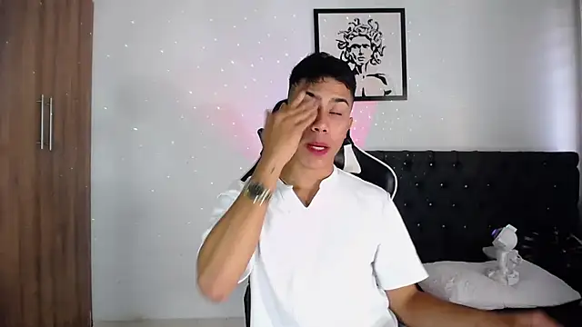 Snapshot of AlanNaughty chatting on 11-06-25, 09:59 AlanNaughty online show from 11-06-25, 09:59