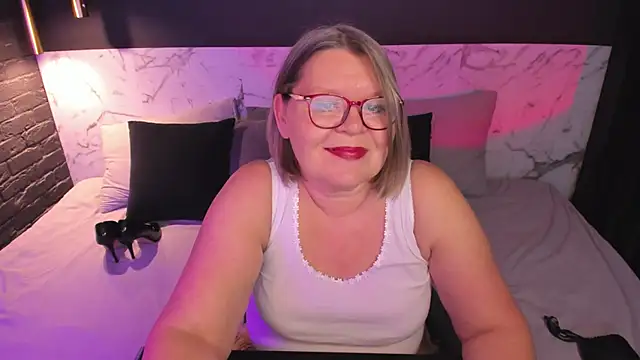 Snapshot of Shannonshine chatting on 11-05-25, 01:11 Shannonshine online show from 11-05-25, 01:11