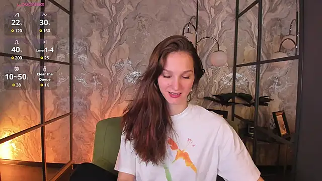 Snapshot of MirandaGlow chatting on 03-18-25, 05:52 MirandaGlow online show from 03-18-25, 05:52