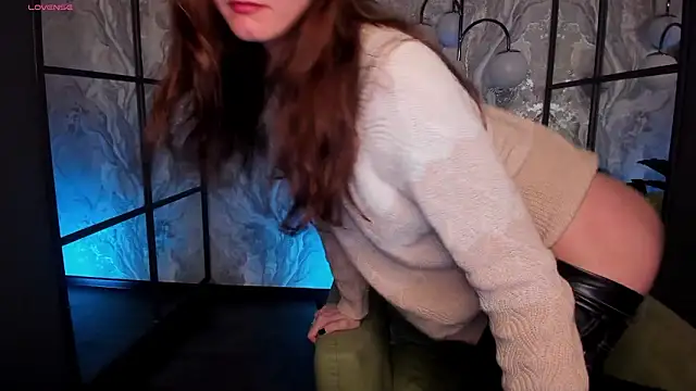Snapshot of MirandaGlow chatting on 03-21-26, 05:45 MirandaGlow online show from 03-21-26, 05:45