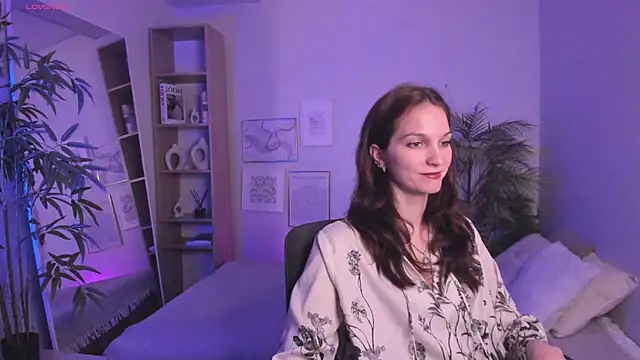 Snapshot of MirandaGlow chatting on 05-09-26, 05:45 MirandaGlow online show from 05-09-26, 05:45