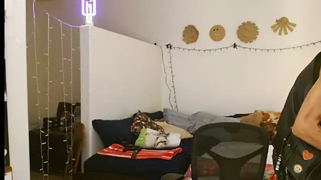 Snapshot of mycock2474u chatting on 02-18-25, 01:32 mycock2474u online show from 02-18-25, 01:32