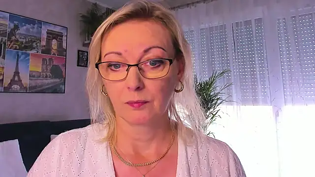 vanessa chat online show from 10-21-25, 01:12