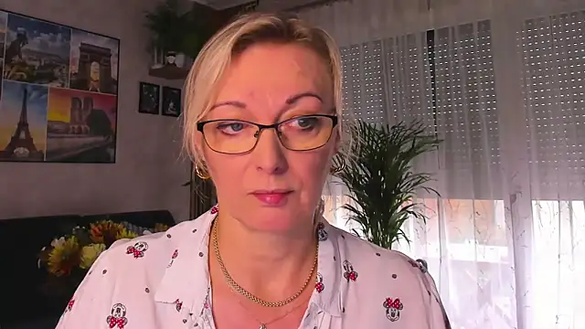 vanessa chat online show from 10-30-25, 02:18