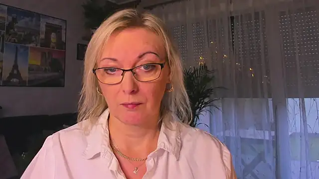 Snapshot of vanessa_chat chatting on 12-21-25, 02:13 vanessa chat online show from 12-21-25, 02:13