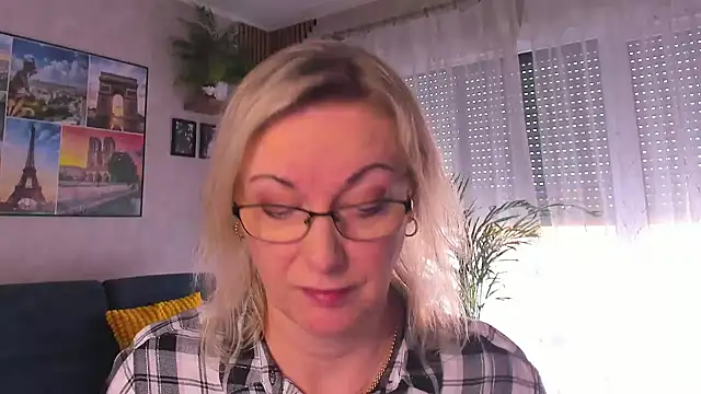 Snapshot of vanessa_chat chatting on 03-10-26, 02:11 vanessa chat online show from 03-10-26, 02:11