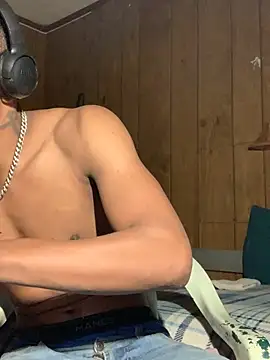 Snapshot of Tristris100 chatting on 12-13-24, 01:37 Tristris100 online show from 12-13-24, 01:37