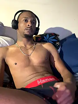 Snapshot of Tristris100 chatting on 10-29-25, 04:59 Tristris100 online show from 10-29-25, 04:59