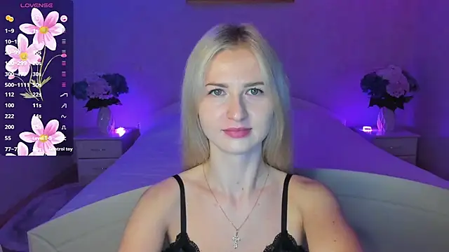 AnnaCarrera online show from 10-26-25, 09:42