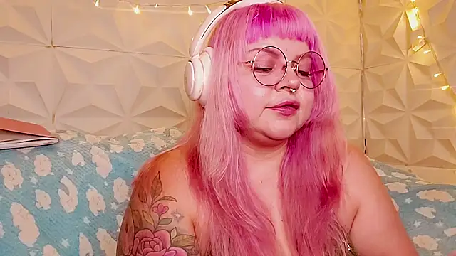 Snapshot of Satyn_doll chatting on 05-23-26, 01:33 Satyn doll online show from 05-23-26, 01:33