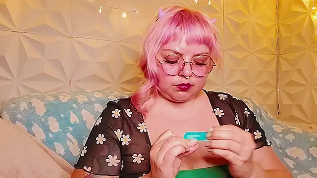 Snapshot of Satyn_doll chatting on 05-28-26, 01:36 Satyn doll online show from 05-28-26, 01:36