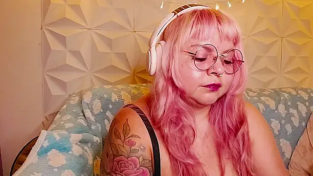 Snapshot of Satyn_doll chatting on 06-03-26, 12:46 Satyn doll online show from 06-03-26, 12:46
