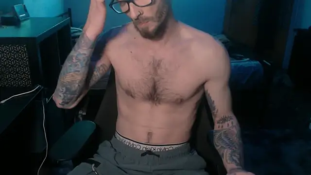 Snapshot of SexxxyLouis chatting on 02-19-25, 02:01 SexxxyLouis online show from 02-19-25, 02:01