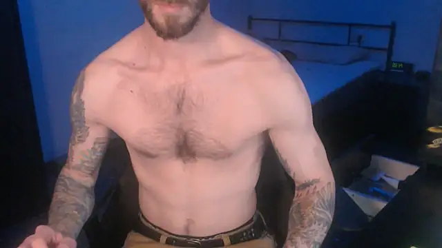 Snapshot of SexxxyLouis chatting on 03-04-25, 01:38 SexxxyLouis online show from 03-04-25, 01:38