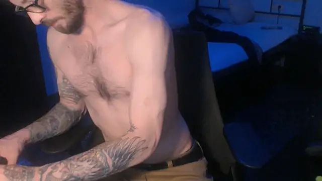 Snapshot of SexxxyLouis chatting on 03-06-25, 07:10 SexxxyLouis online show from 03-06-25, 07:10