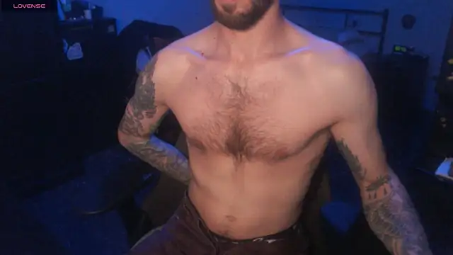 Snapshot of SexxxyLouis chatting on 10-24-25, 08:38 SexxxyLouis online show from 10-24-25, 08:38