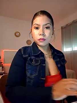 Snapshot of little_susie chatting on 10-22-25, 08:25 little susie online show from 10-22-25, 08:25