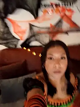 Snapshot of little_susie chatting on 10-31-25, 09:21 little susie online show from 10-31-25, 09:21