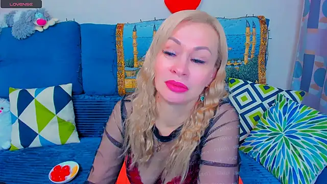 EllenMoore online show from 12-17-24, 05:51