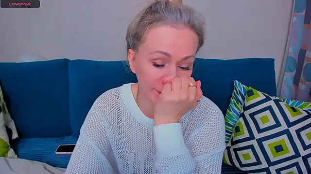 EllenMoore online show from 09-12-25, 03:06