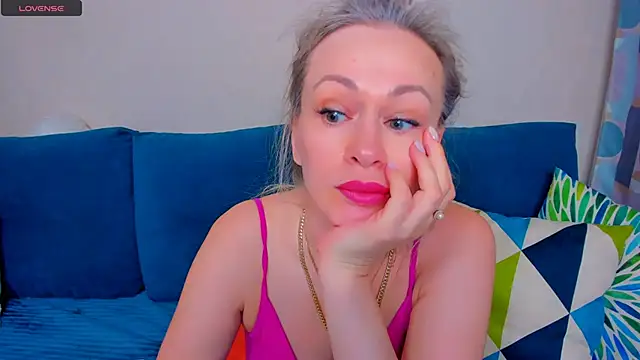 EllenMoore online show from 09-16-25, 02:23