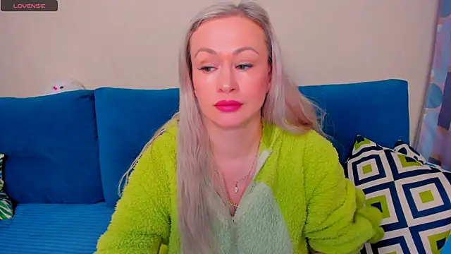 EllenMoore online show from 10-26-25, 03:12