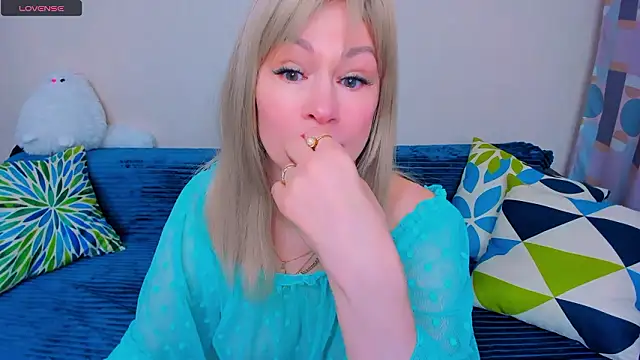 EllenMoore online show from 03-25-26, 03:12