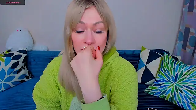 EllenMoore online show from 04-01-26, 03:07