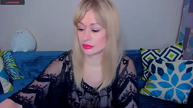 EllenMoore online show from 04-24-26, 03:09