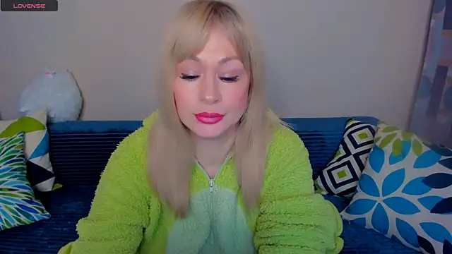 EllenMoore online show from 04-28-26, 03:11