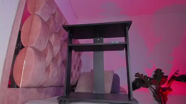 Secret chells online show from 04-24-26, 04:31