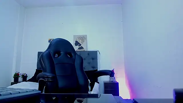 Snapshot of Ellie_Alves chatting on 10-04-25, 01:20 Ellie Alves online show from 10-04-25, 01:20