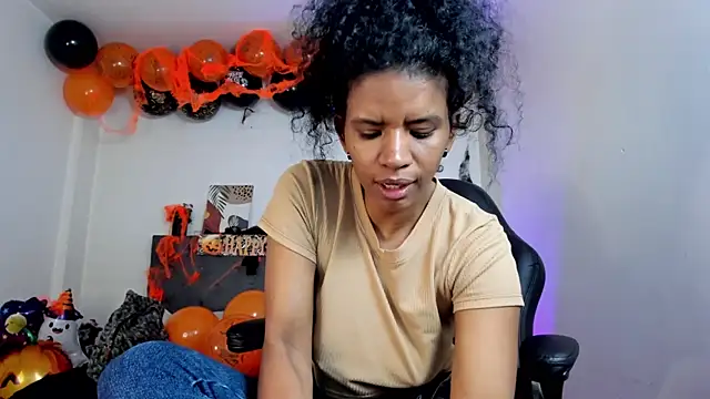 Snapshot of Ellie_Alves chatting on 10-25-25, 02:56 Ellie Alves online show from 10-25-25, 02:56